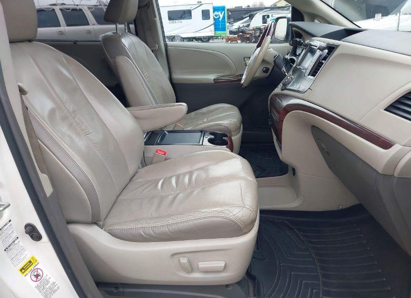 Photo 5 of 2011 Toyota Sienna XLE/LIMITED (VIN 5TDDK3DC3BS023130)