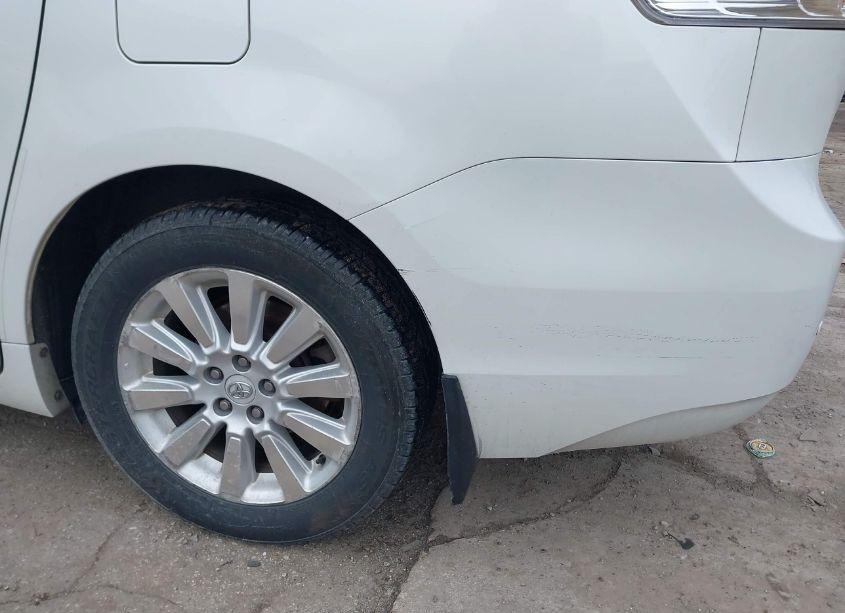 Photo 6 of 2011 Toyota Sienna XLE/LIMITED (VIN 5TDDK3DC3BS023130)