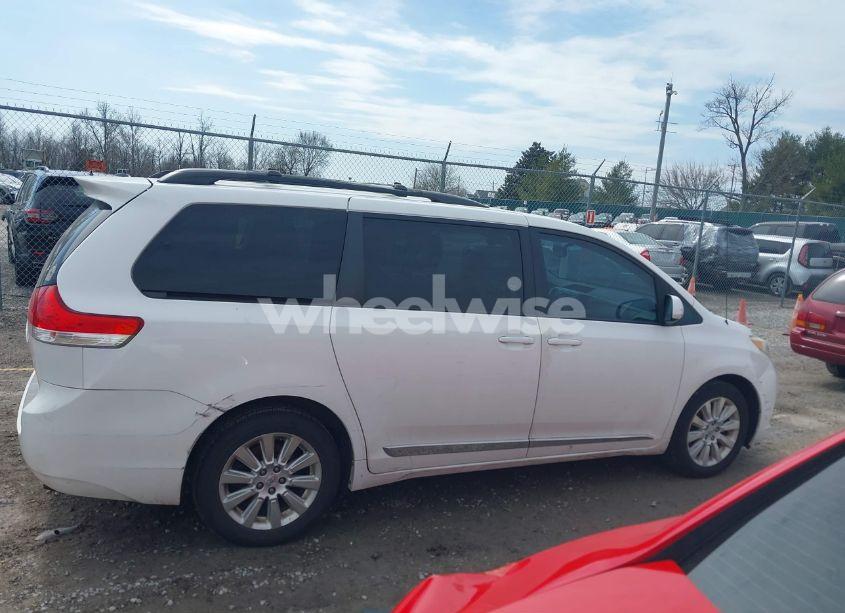 Photo 13 of 2011 Toyota Sienna XLE (VIN 5TDDK3DC3BS029395)