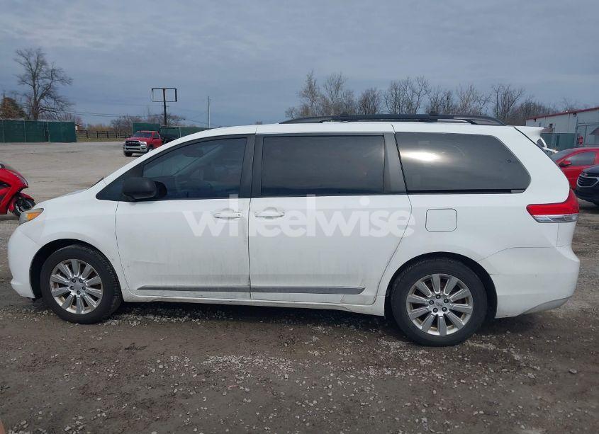 Photo 14 of 2011 Toyota Sienna XLE (VIN 5TDDK3DC3BS029395)