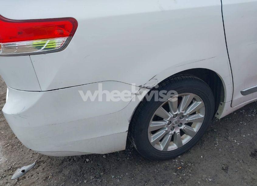 Photo 17 of 2011 Toyota Sienna XLE (VIN 5TDDK3DC3BS029395)