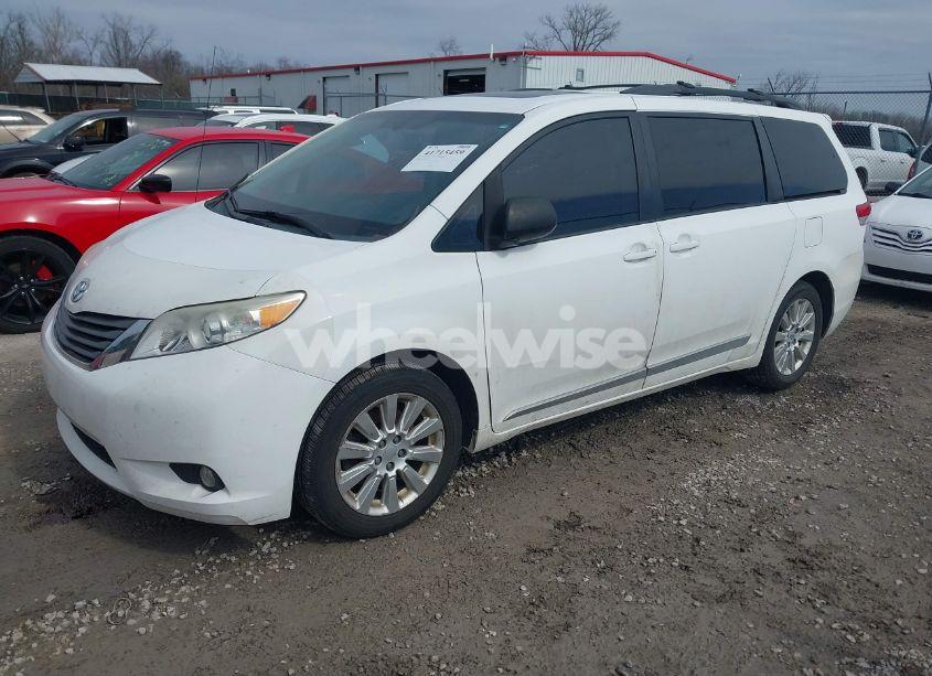 Photo 2 of 2011 Toyota Sienna XLE (VIN 5TDDK3DC3BS029395)