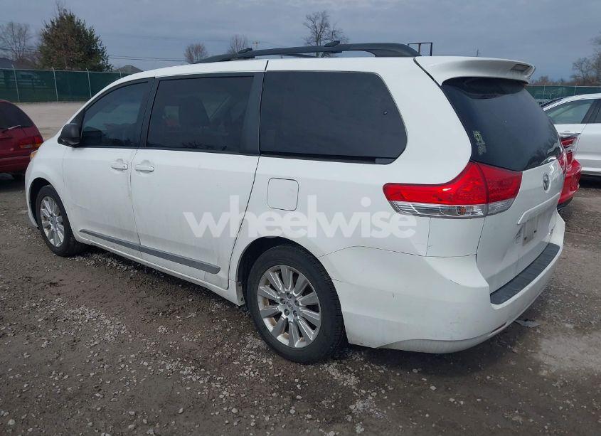 Photo 3 of 2011 Toyota Sienna XLE (VIN 5TDDK3DC3BS029395)