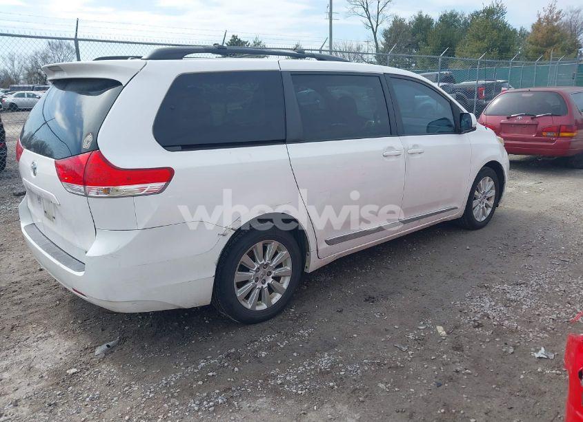 Photo 4 of 2011 Toyota Sienna XLE (VIN 5TDDK3DC3BS029395)