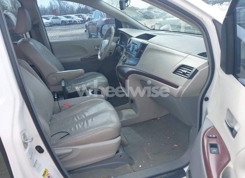 Photo 5 of 2011 Toyota Sienna XLE (VIN 5TDDK3DC3BS029395)