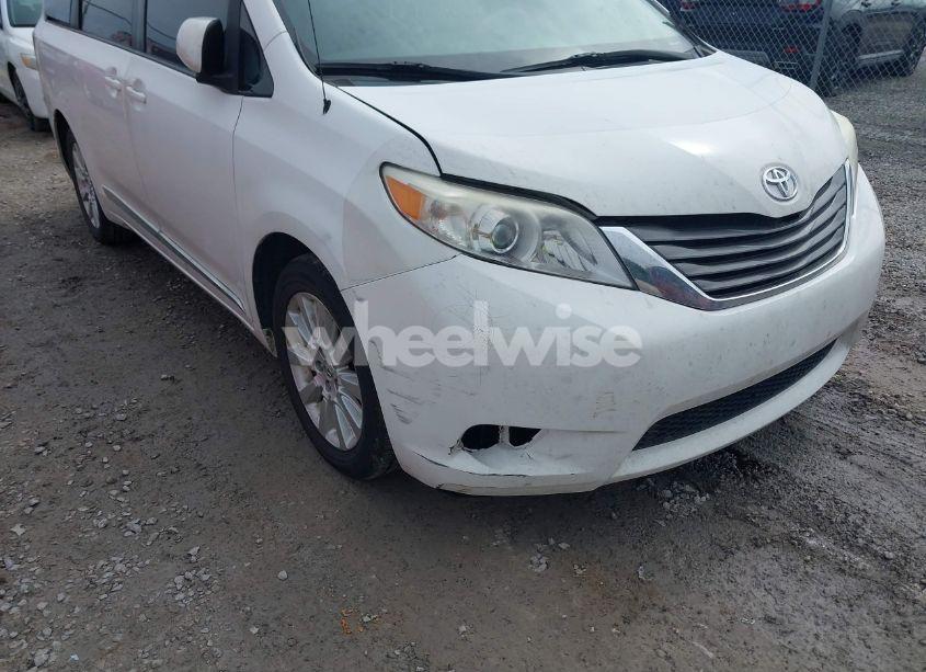 Photo 6 of 2011 Toyota Sienna XLE (VIN 5TDDK3DC3BS029395)