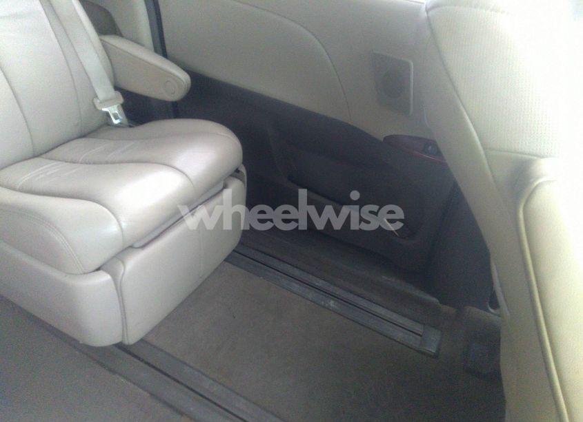 Photo 8 of 2011 Toyota Sienna XLE/LIMITED (VIN 5TDDK3DC3BS029476)