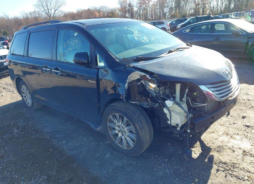 2013 Toyota Sienna XLE/LIMITED (VIN 5TDDK3DC3DS051884) main photo