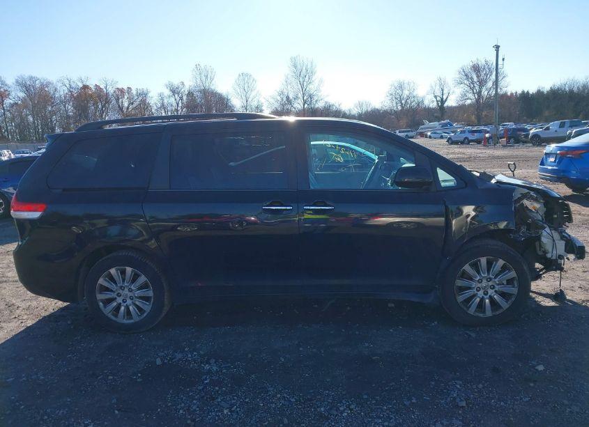 Photo 13 of 2013 Toyota Sienna XLE/LIMITED (VIN 5TDDK3DC3DS051884)