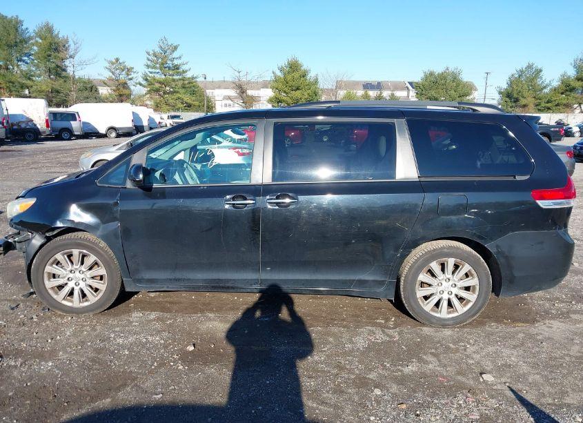 Photo 14 of 2013 Toyota Sienna XLE/LIMITED (VIN 5TDDK3DC3DS051884)