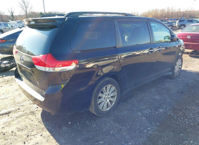 Photo 4 of 2013 Toyota Sienna XLE/LIMITED (VIN 5TDDK3DC3DS051884)