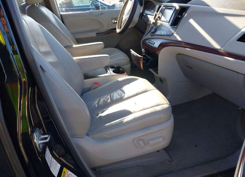 Photo 5 of 2013 Toyota Sienna XLE/LIMITED (VIN 5TDDK3DC3DS051884)