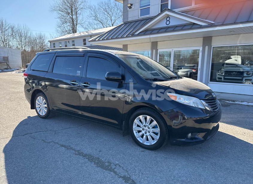 2013 Toyota Sienna XLE/LIMITED (VIN 5TDDK3DC3DS052713) main photo