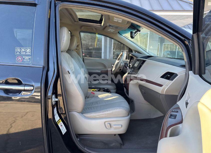 Photo 5 of 2013 Toyota Sienna XLE/LIMITED (VIN 5TDDK3DC3DS052713)