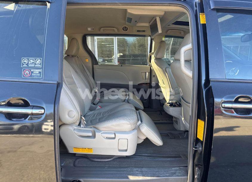 Photo 8 of 2013 Toyota Sienna XLE/LIMITED (VIN 5TDDK3DC3DS052713)