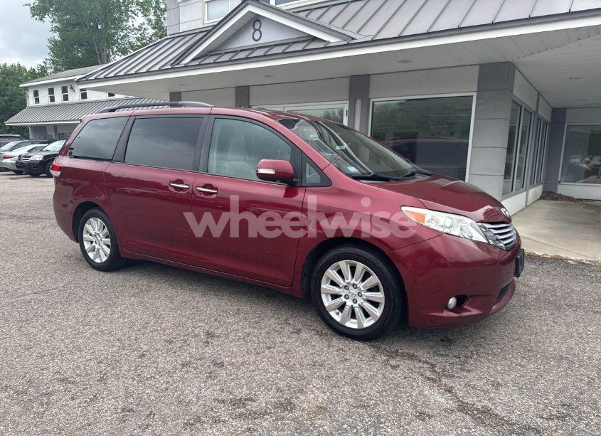 2013 Toyota Sienna XLE/LIMITED (VIN 5TDDK3DC3DS058382) main photo