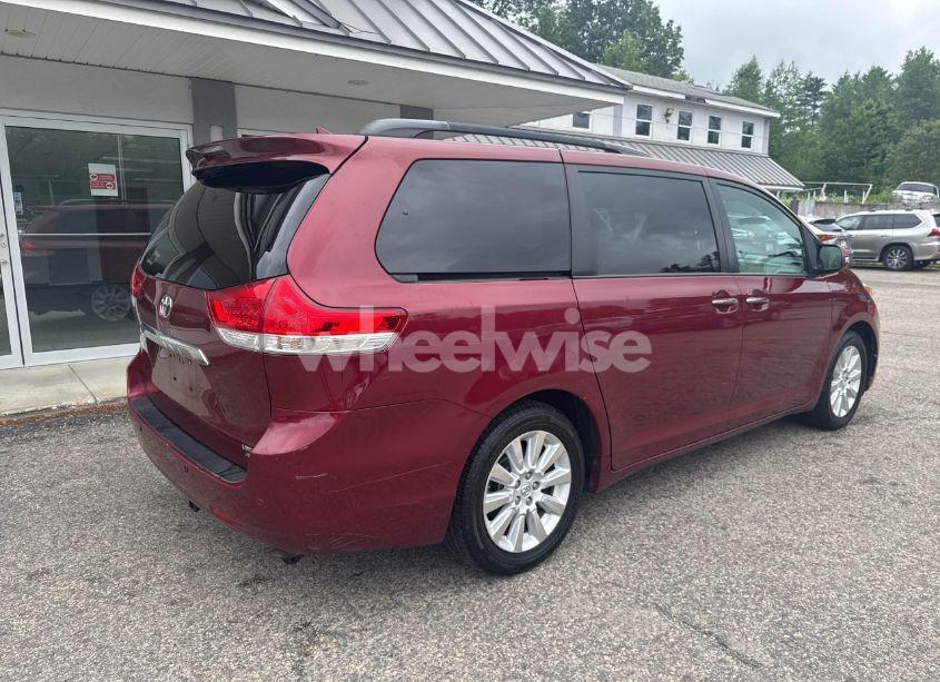 Photo 4 of 2013 Toyota Sienna XLE/LIMITED (VIN 5TDDK3DC3DS058382)