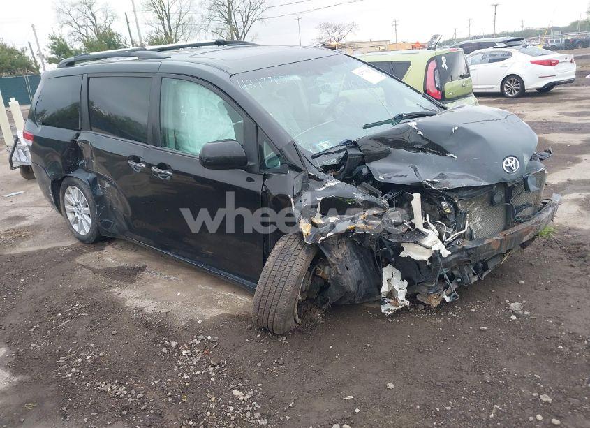 2013 Toyota Sienna XLE 7 PASSENGER (VIN 5TDDK3DC3DS062352) main photo