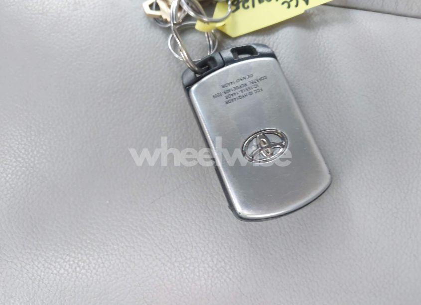 Photo 11 of 2013 Toyota Sienna XLE 7 PASSENGER (VIN 5TDDK3DC3DS062352)