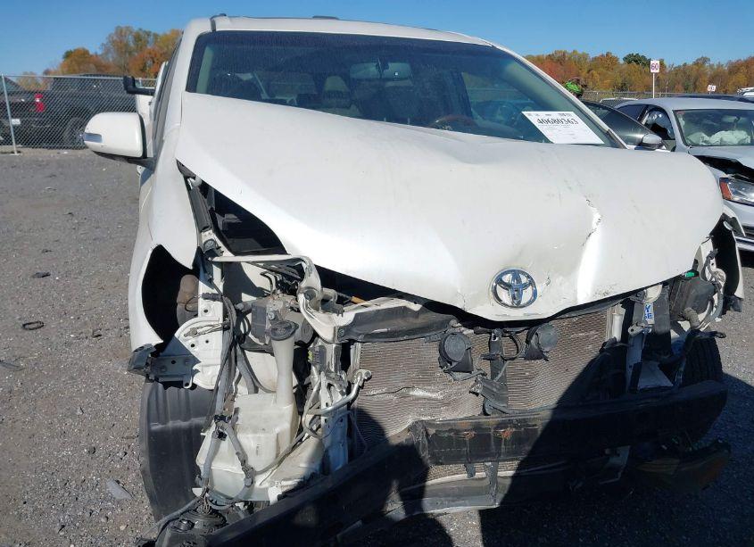 Photo 12 of 2013 Toyota Sienna XLE/LIMITED (VIN 5TDDK3DC3DS067230)