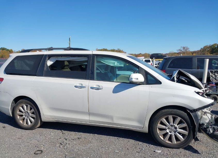 Photo 13 of 2013 Toyota Sienna XLE/LIMITED (VIN 5TDDK3DC3DS067230)