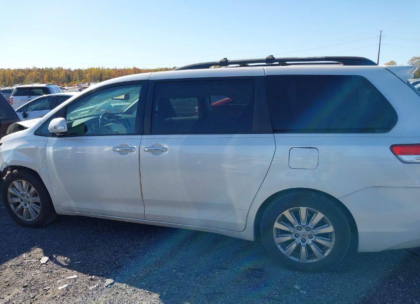 Photo 14 of 2013 Toyota Sienna XLE/LIMITED (VIN 5TDDK3DC3DS067230)