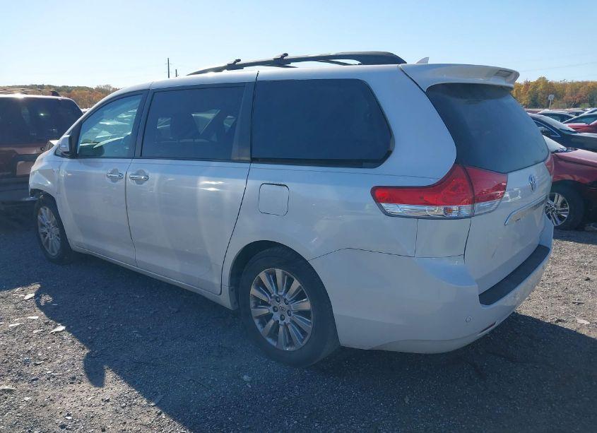 Photo 3 of 2013 Toyota Sienna XLE/LIMITED (VIN 5TDDK3DC3DS067230)