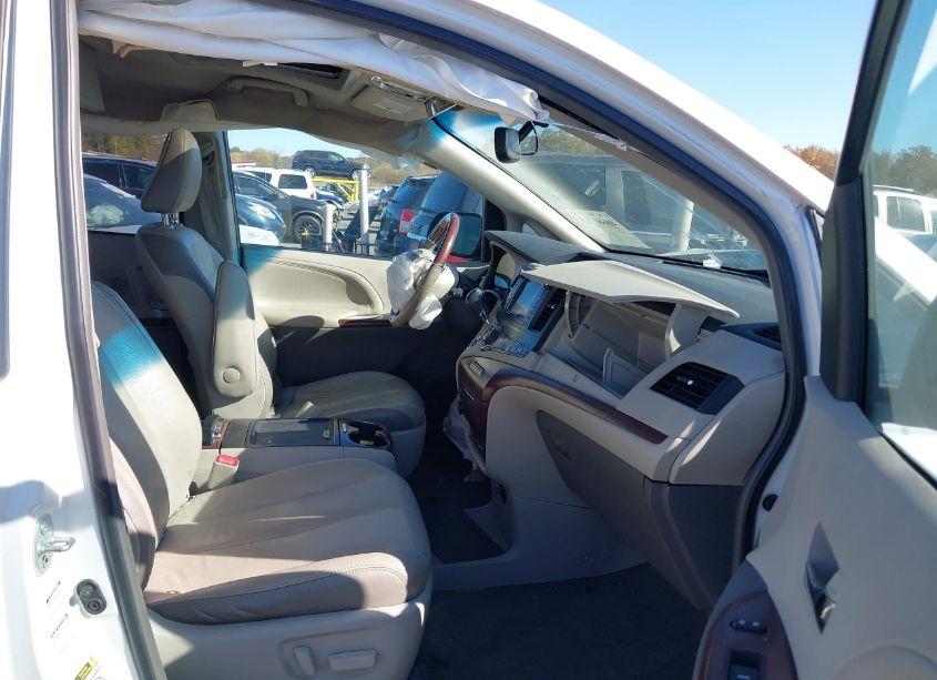 Photo 5 of 2013 Toyota Sienna XLE/LIMITED (VIN 5TDDK3DC3DS067230)