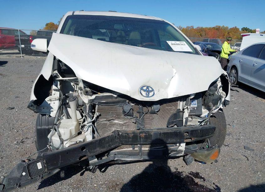 Photo 6 of 2013 Toyota Sienna XLE/LIMITED (VIN 5TDDK3DC3DS067230)