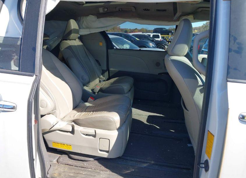 Photo 8 of 2013 Toyota Sienna XLE/LIMITED (VIN 5TDDK3DC3DS067230)