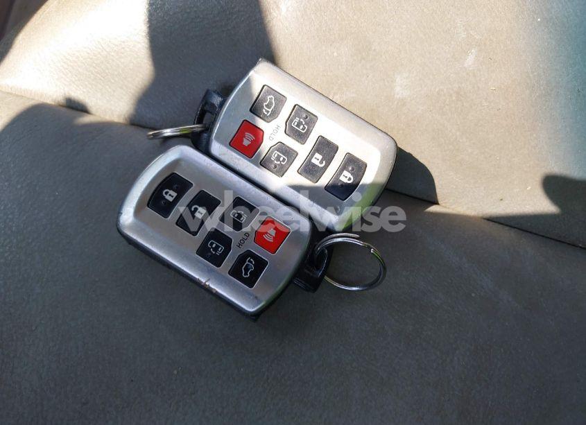 Photo 11 of 2014 Toyota Sienna XLE 7 PASSENGER (VIN 5TDDK3DC3ES079590)