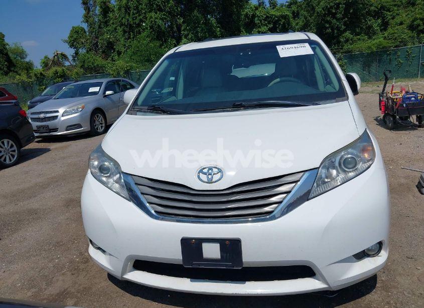 Photo 12 of 2014 Toyota Sienna XLE 7 PASSENGER (VIN 5TDDK3DC3ES079590)