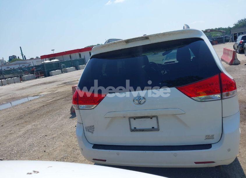 Photo 16 of 2014 Toyota Sienna XLE 7 PASSENGER (VIN 5TDDK3DC3ES079590)