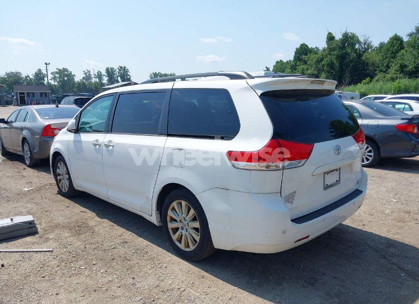 Photo 3 of 2014 Toyota Sienna XLE 7 PASSENGER (VIN 5TDDK3DC3ES079590)