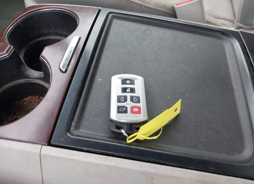 Photo 11 of 2014 Toyota Sienna LIMITED 7 PASSENGER (VIN 5TDDK3DC3ES082487)