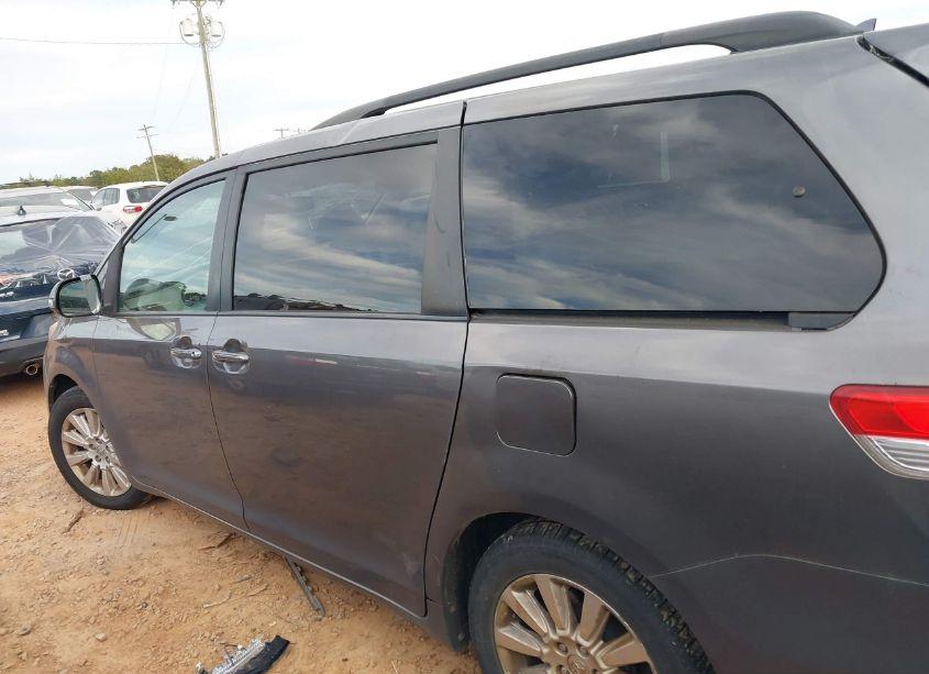 Photo 14 of 2014 Toyota Sienna LIMITED 7 PASSENGER (VIN 5TDDK3DC3ES082487)