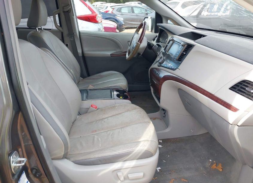 Photo 5 of 2014 Toyota Sienna LIMITED 7 PASSENGER (VIN 5TDDK3DC3ES082487)