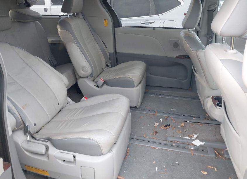 Photo 8 of 2014 Toyota Sienna LIMITED 7 PASSENGER (VIN 5TDDK3DC3ES082487)