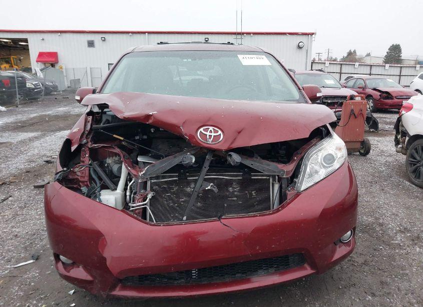 Photo 12 of 2014 Toyota Sienna XLE/LIMITED (VIN 5TDDK3DC3ES089617)