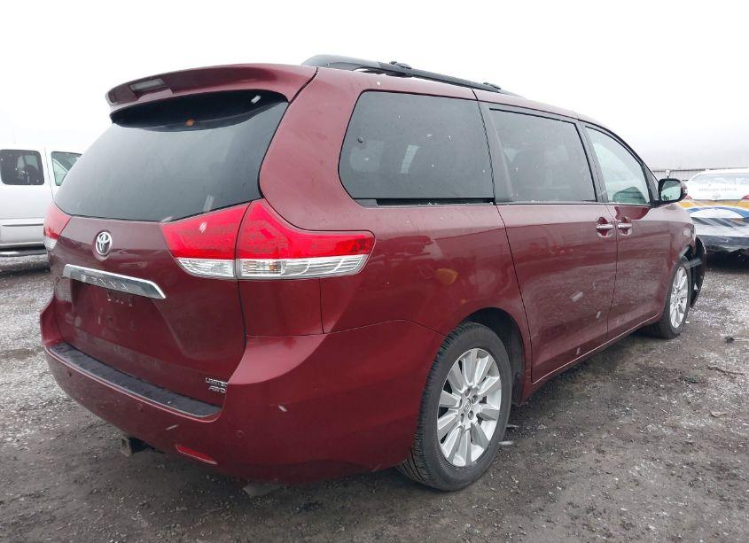 Photo 4 of 2014 Toyota Sienna XLE/LIMITED (VIN 5TDDK3DC3ES089617)