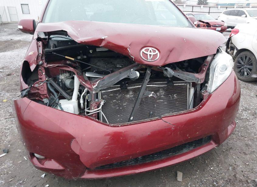 Photo 6 of 2014 Toyota Sienna XLE/LIMITED (VIN 5TDDK3DC3ES089617)