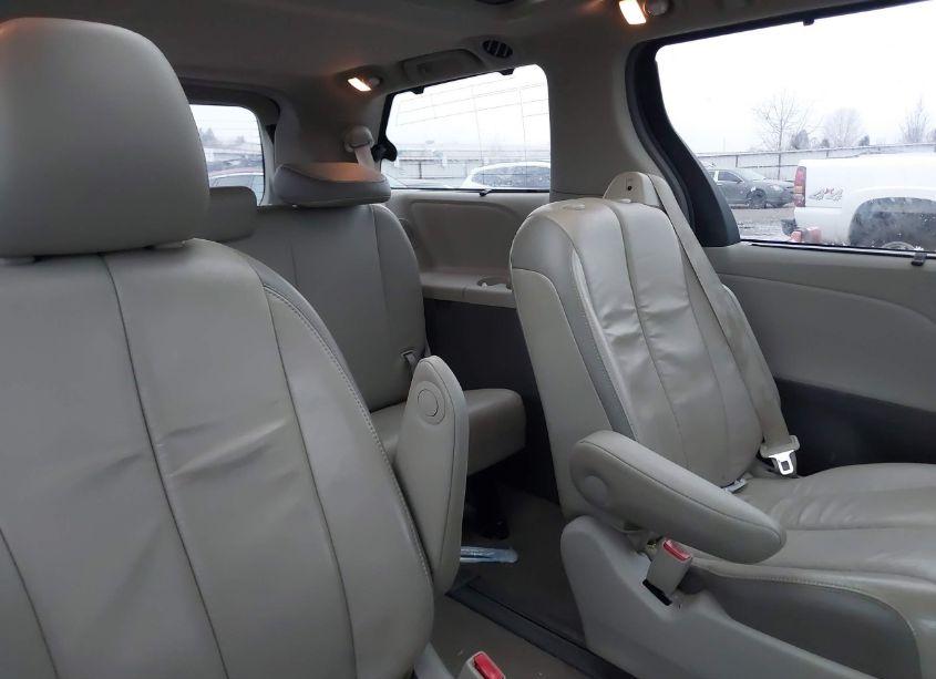 Photo 8 of 2014 Toyota Sienna XLE/LIMITED (VIN 5TDDK3DC3ES089617)