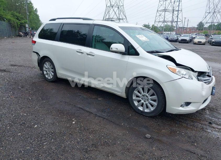 2014 Toyota Sienna XLE/LIMITED (VIN 5TDDK3DC4ES081882) main photo