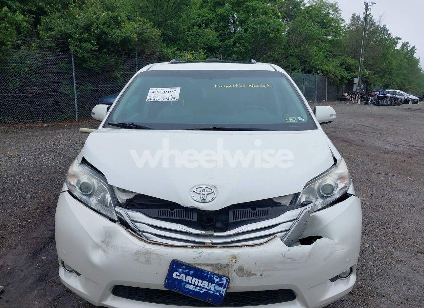Photo 13 of 2014 Toyota Sienna XLE/LIMITED (VIN 5TDDK3DC4ES081882)