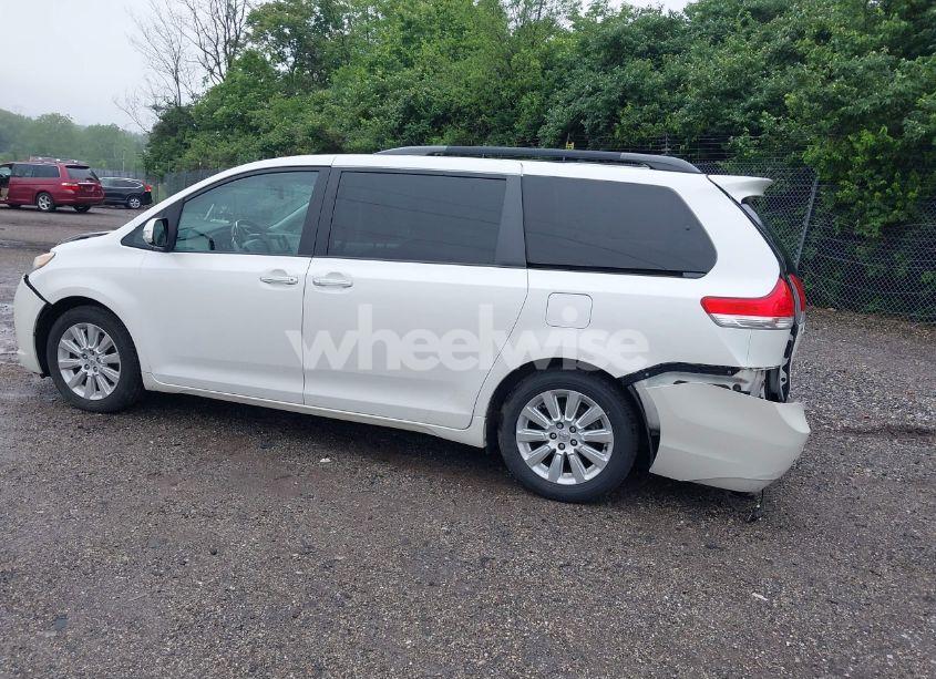 Photo 15 of 2014 Toyota Sienna XLE/LIMITED (VIN 5TDDK3DC4ES081882)