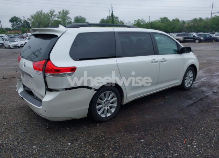 Photo 4 of 2014 Toyota Sienna XLE/LIMITED (VIN 5TDDK3DC4ES081882)