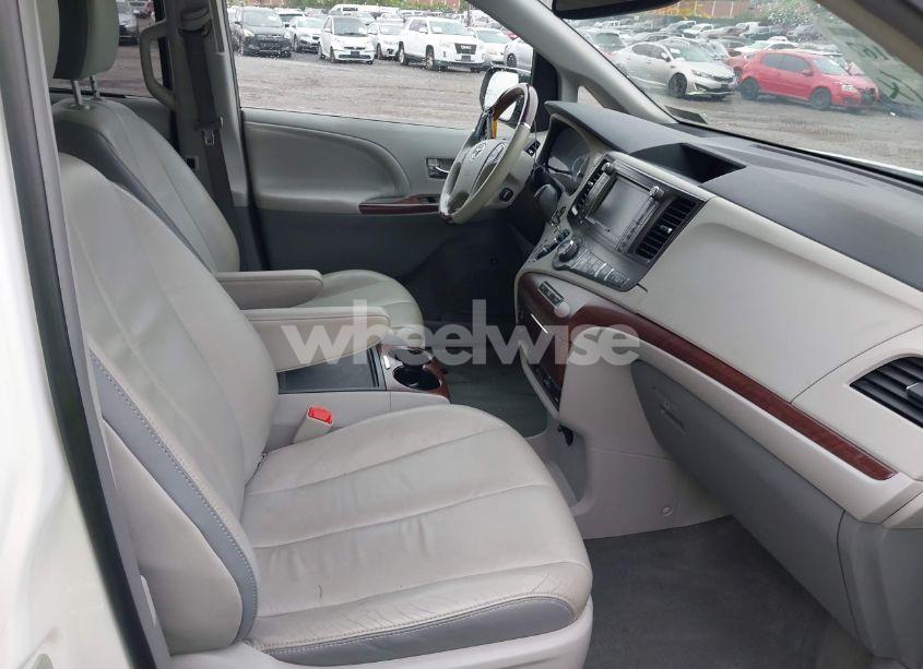 Photo 5 of 2014 Toyota Sienna XLE/LIMITED (VIN 5TDDK3DC4ES081882)