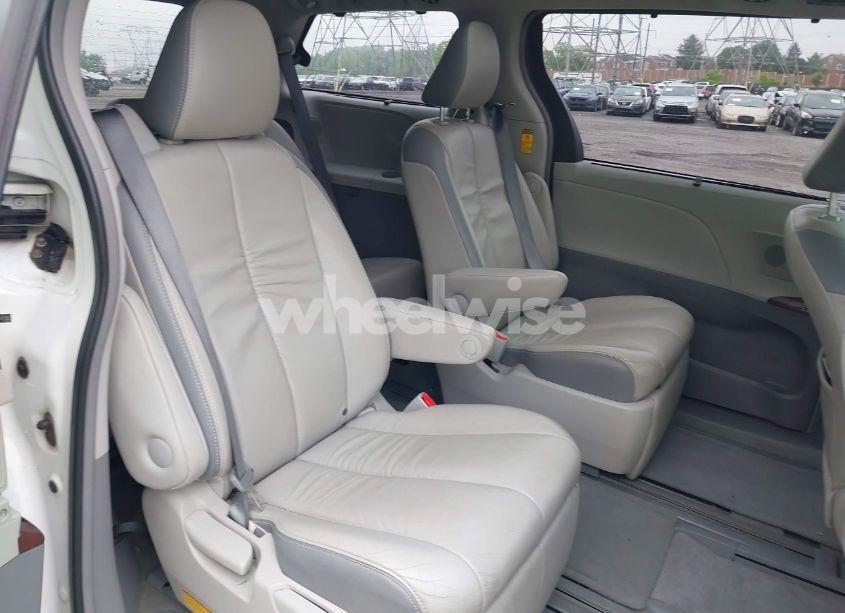 Photo 8 of 2014 Toyota Sienna XLE/LIMITED (VIN 5TDDK3DC4ES081882)