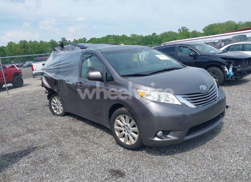 2015 Toyota Sienna XLE PREMIUM 7 PASSENGER (VIN 5TDDK3DC4FS113277) main photo