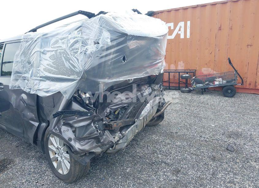 Photo 6 of 2015 Toyota Sienna XLE PREMIUM 7 PASSENGER (VIN 5TDDK3DC4FS113277)